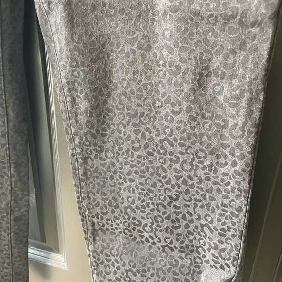 dressbarn Black Leopard Print Women's Straight Leg Jeans - Picture 2 of 4